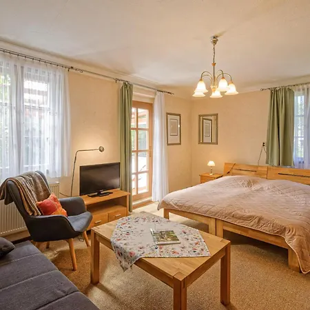 Maria Am Schlosspark *